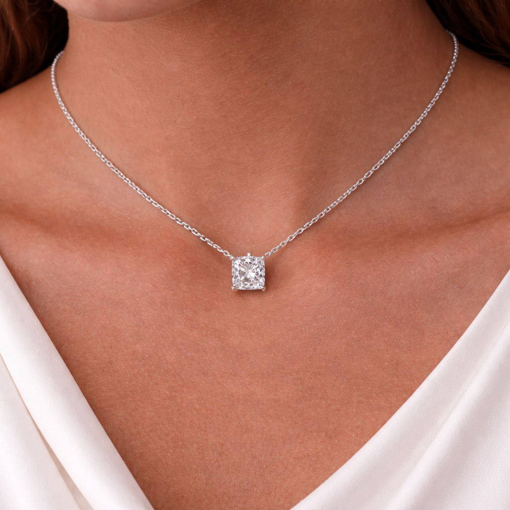 VRAI Solitaire Pendant