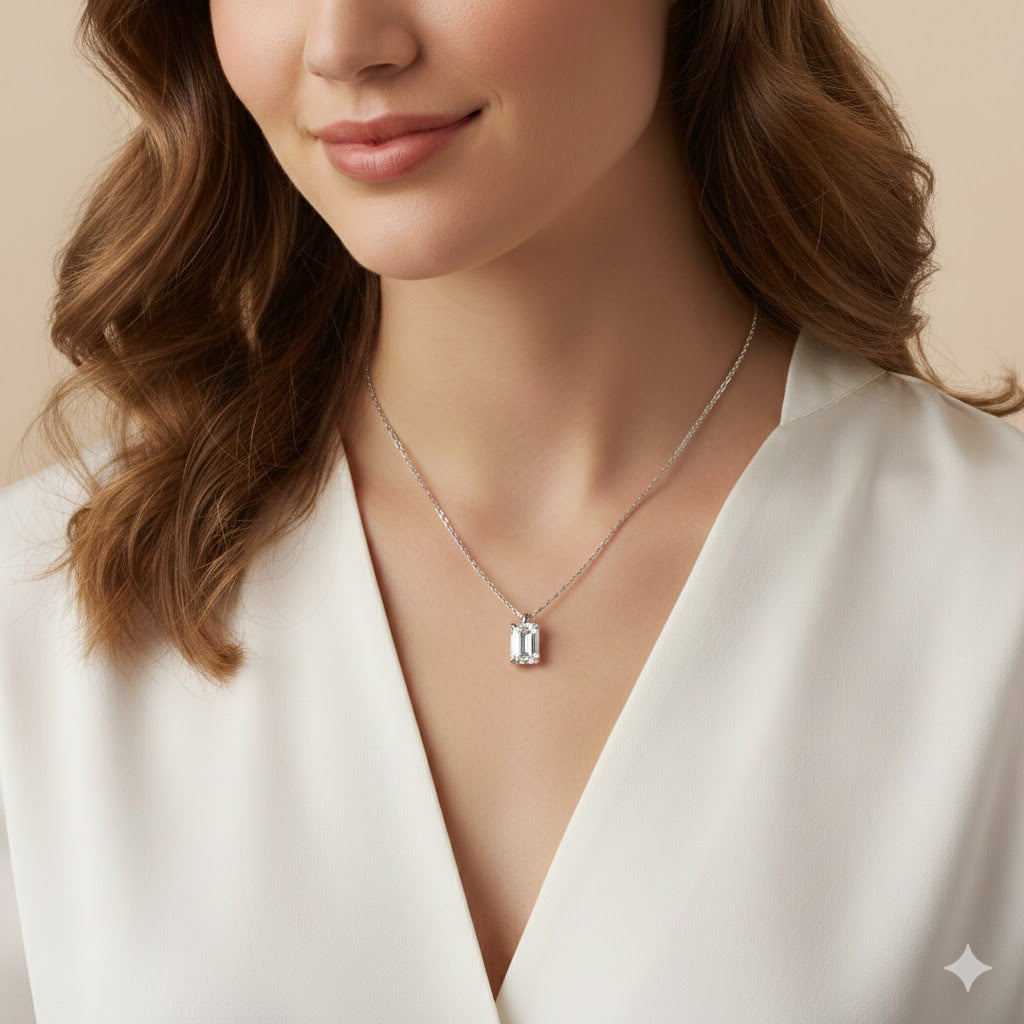 VRAI Solitaire Pendant